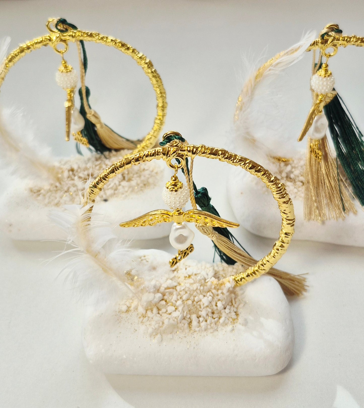 Χριστουγεννιάτικο Γούρι 2026, Χρυσός Κύκλος με Αγγελάκι σε Λευκό βότσαλο Θάσου