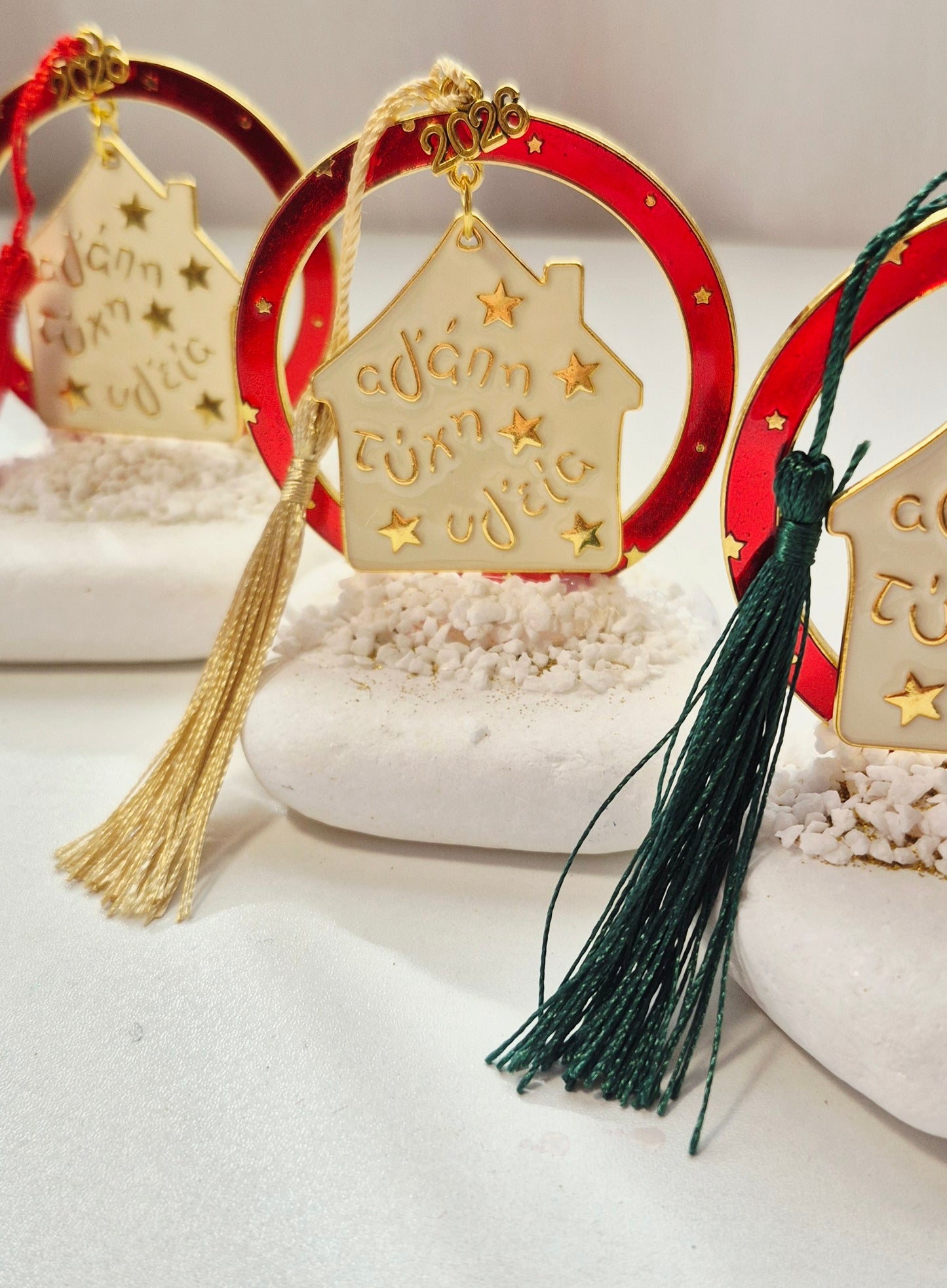 Χριστουγεννιάτικο Γούρι σπιτάκι “Αγάπη, Τύχη, Υγεία” σε βάση από λευκό βότσαλο Θάσου 2026