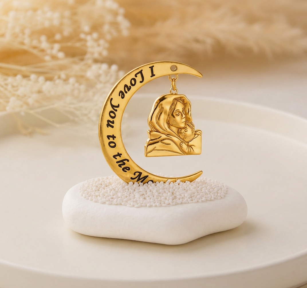 Μπομπονιέρα βάπτισης με χρυσό φεγγάρι και κρεμαστή εικόνα της Παναγίας με το Θείο Βρέφος σε κεραμική βάση, χειροποίητη και προσωποποιημένη