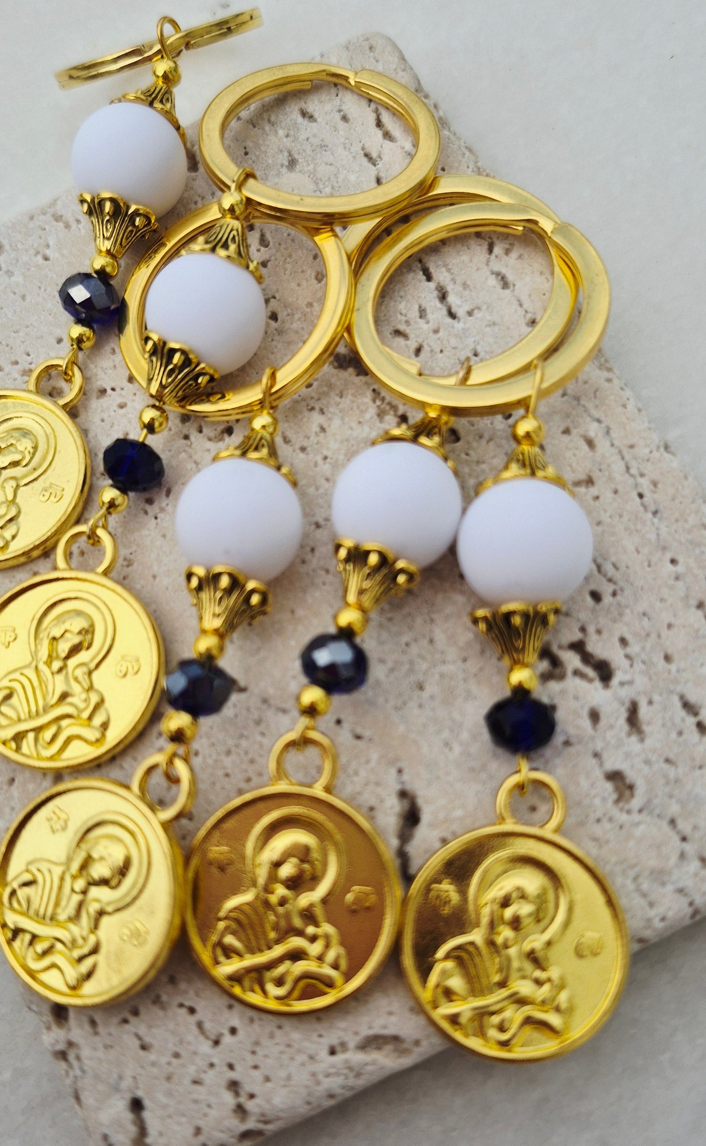 set απο vintage μαρτυρικά βάπτισης με χρυσή εικόνα Παναγίας λευκές και μαύρες πέρλες και χρυσές λεπτομέριες